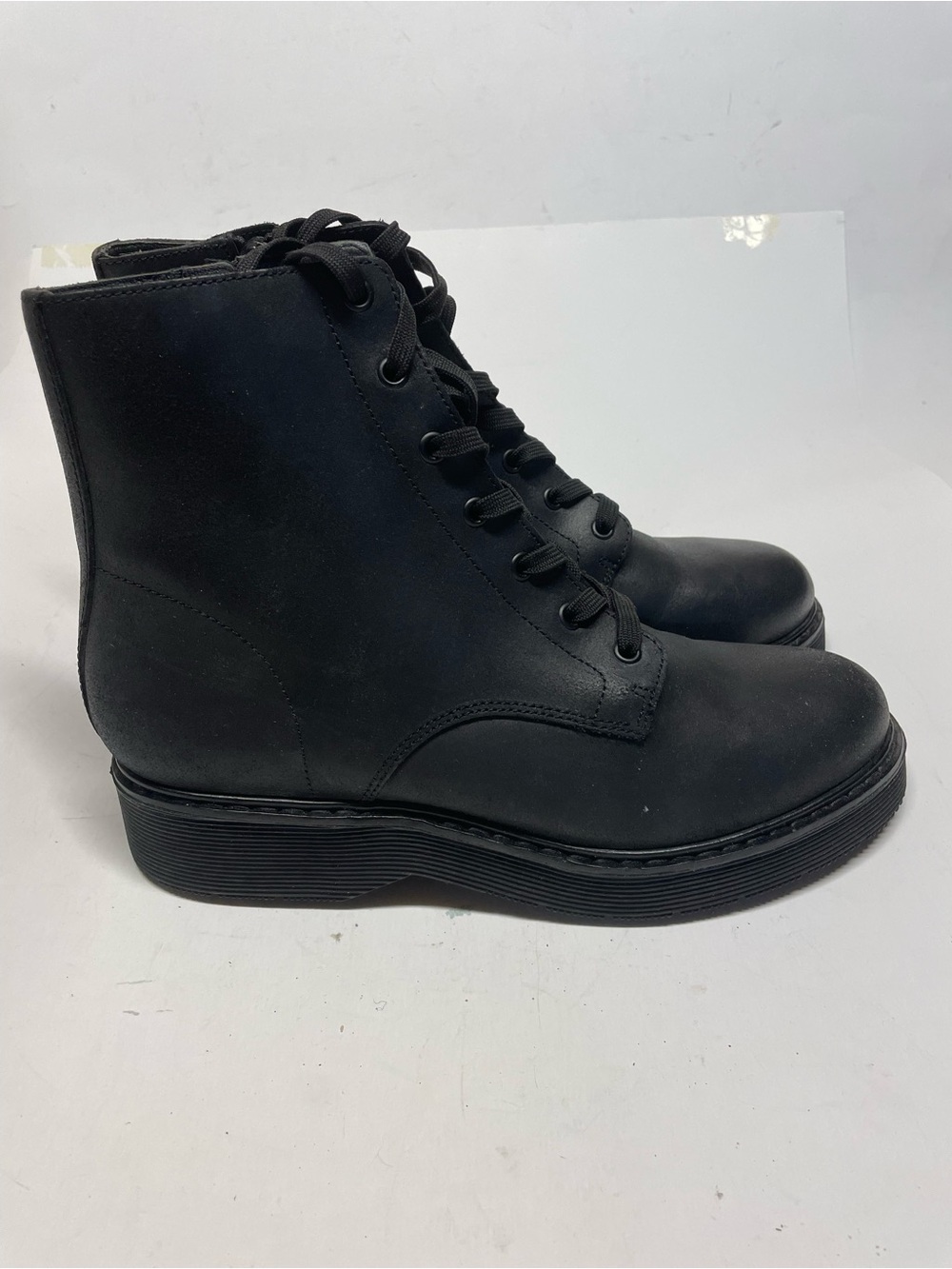 Vince womens Monastir Combat Boot size US 10 EU 40